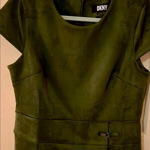 Women’s DKNY Green Velveteen Short Sleeve Dress - Size 12